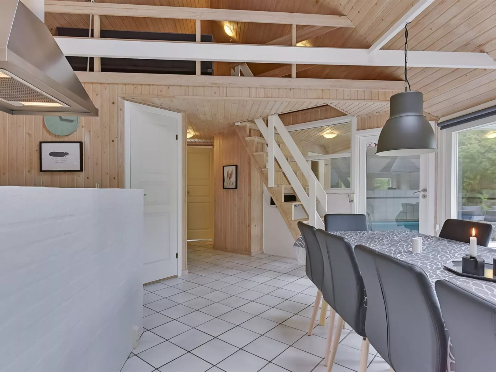 "Ellanor" - 1km from the sea-Binnen