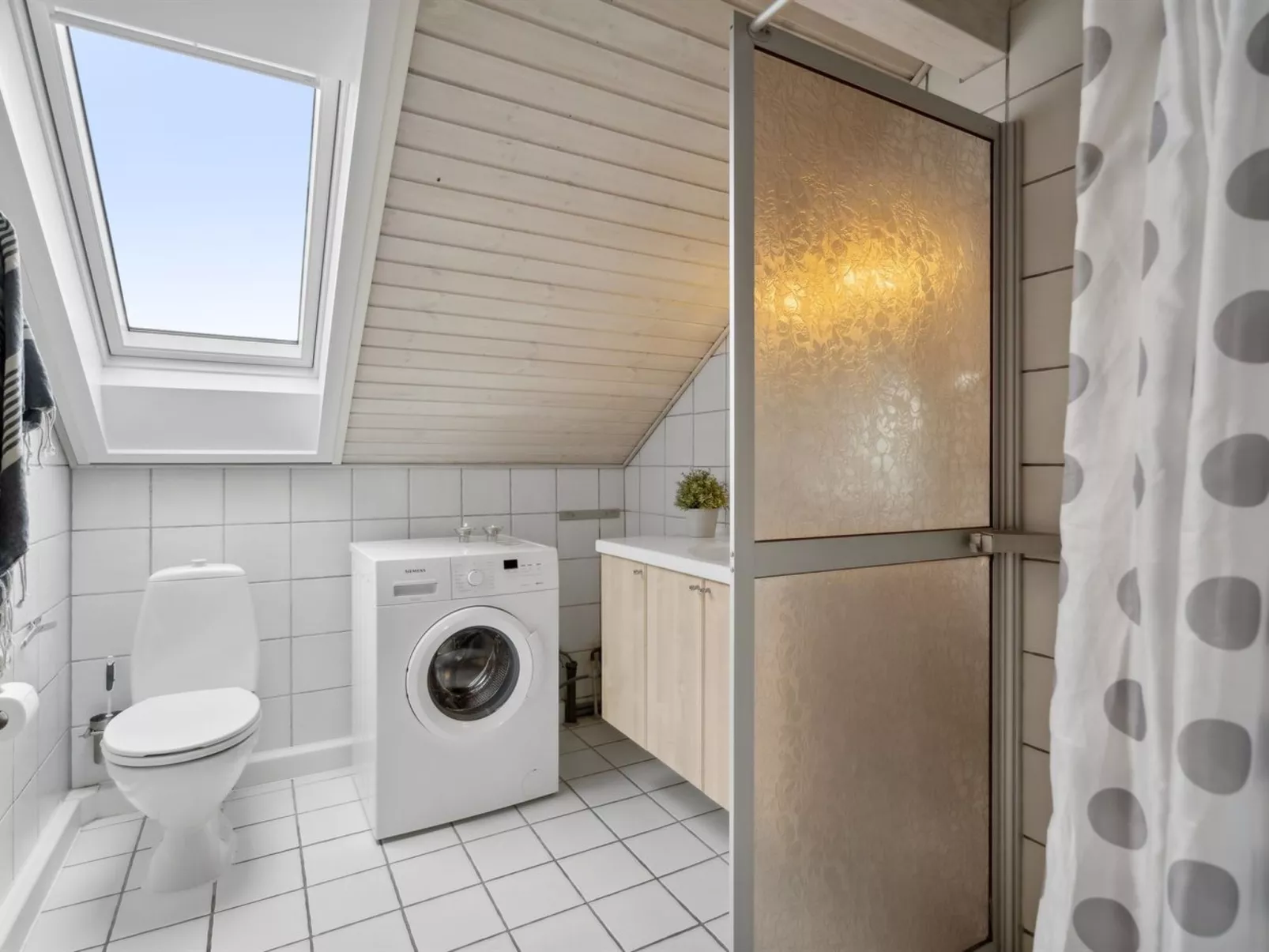 "Aldora" - 2.3km from the sea-Binnen