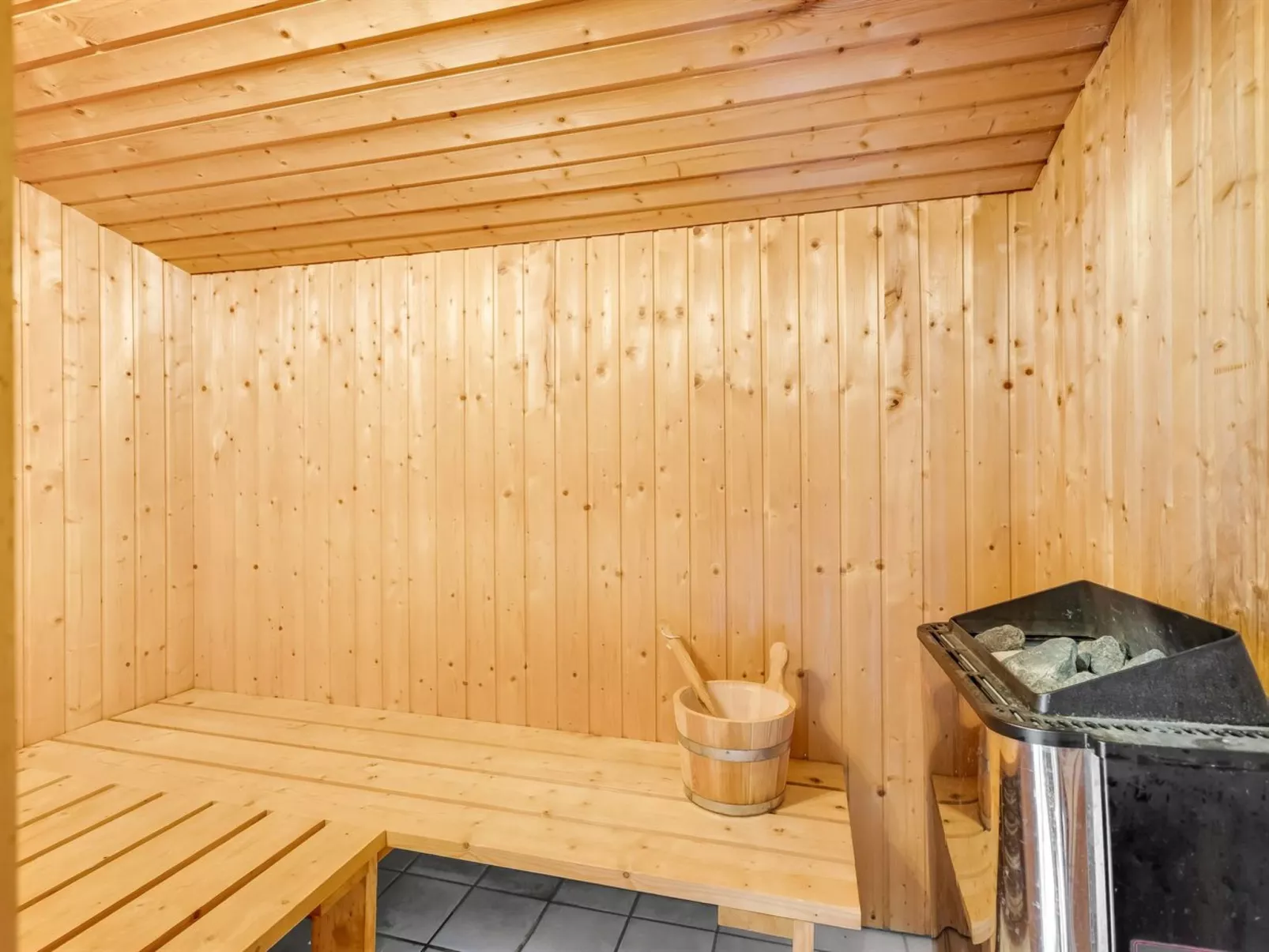 "Roald" - 2.2km from the sea-Binnen