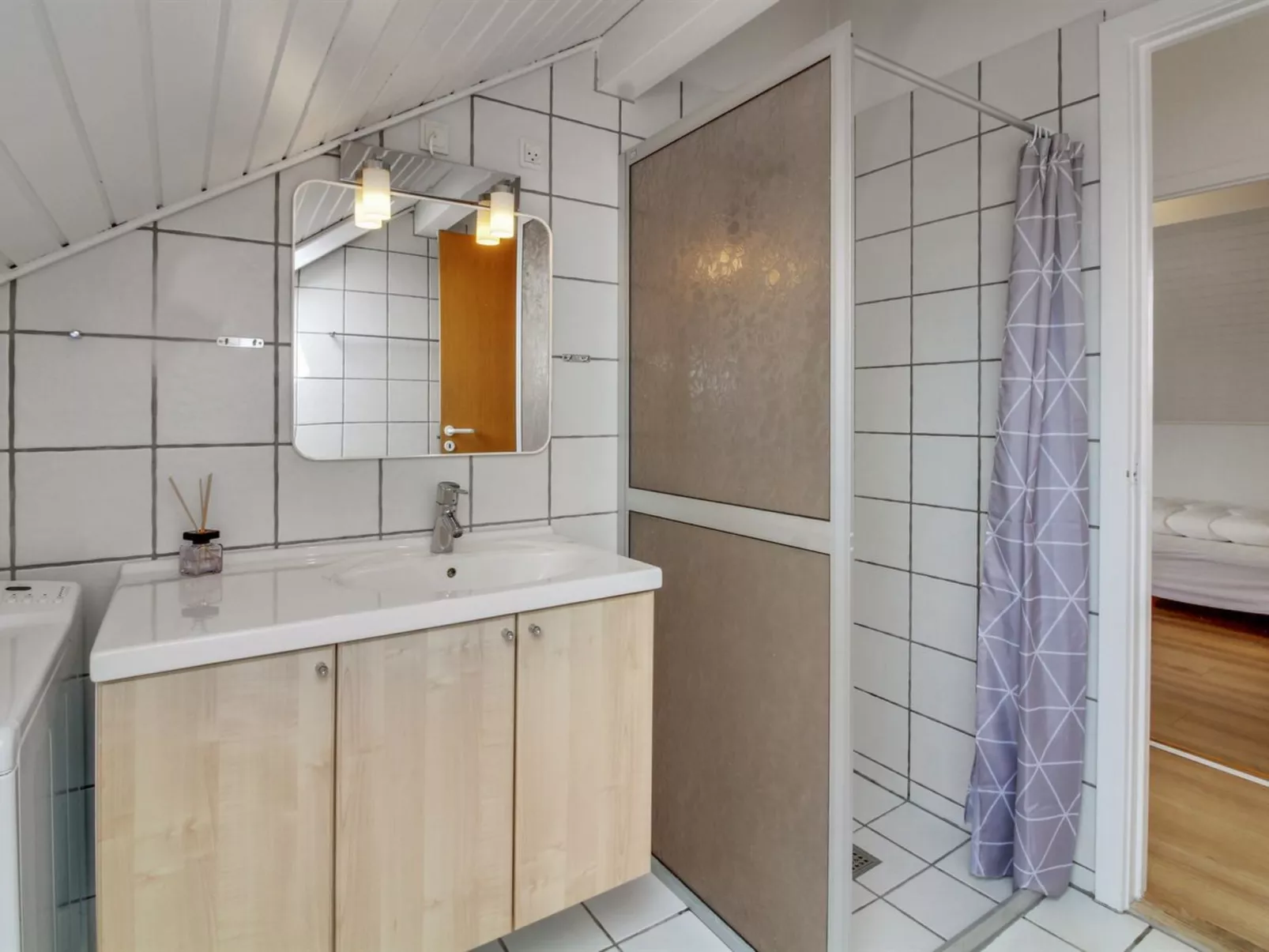 "Raine" - 2.3km from the sea-Binnen