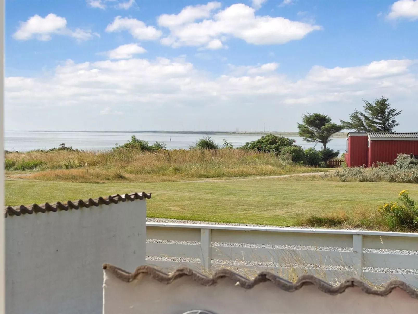 "Hubertine" - 100m to the fjord-Buiten