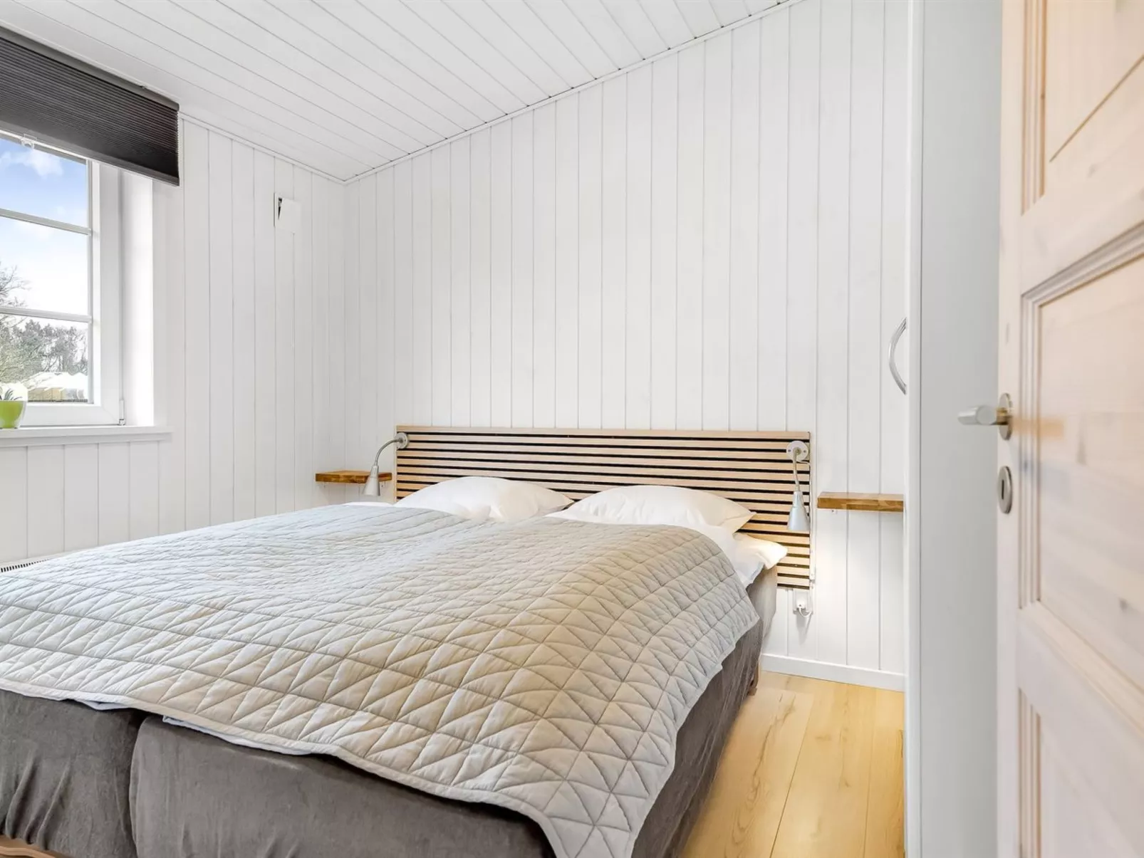 "Alfrida" - 1.5km from the sea-Binnen