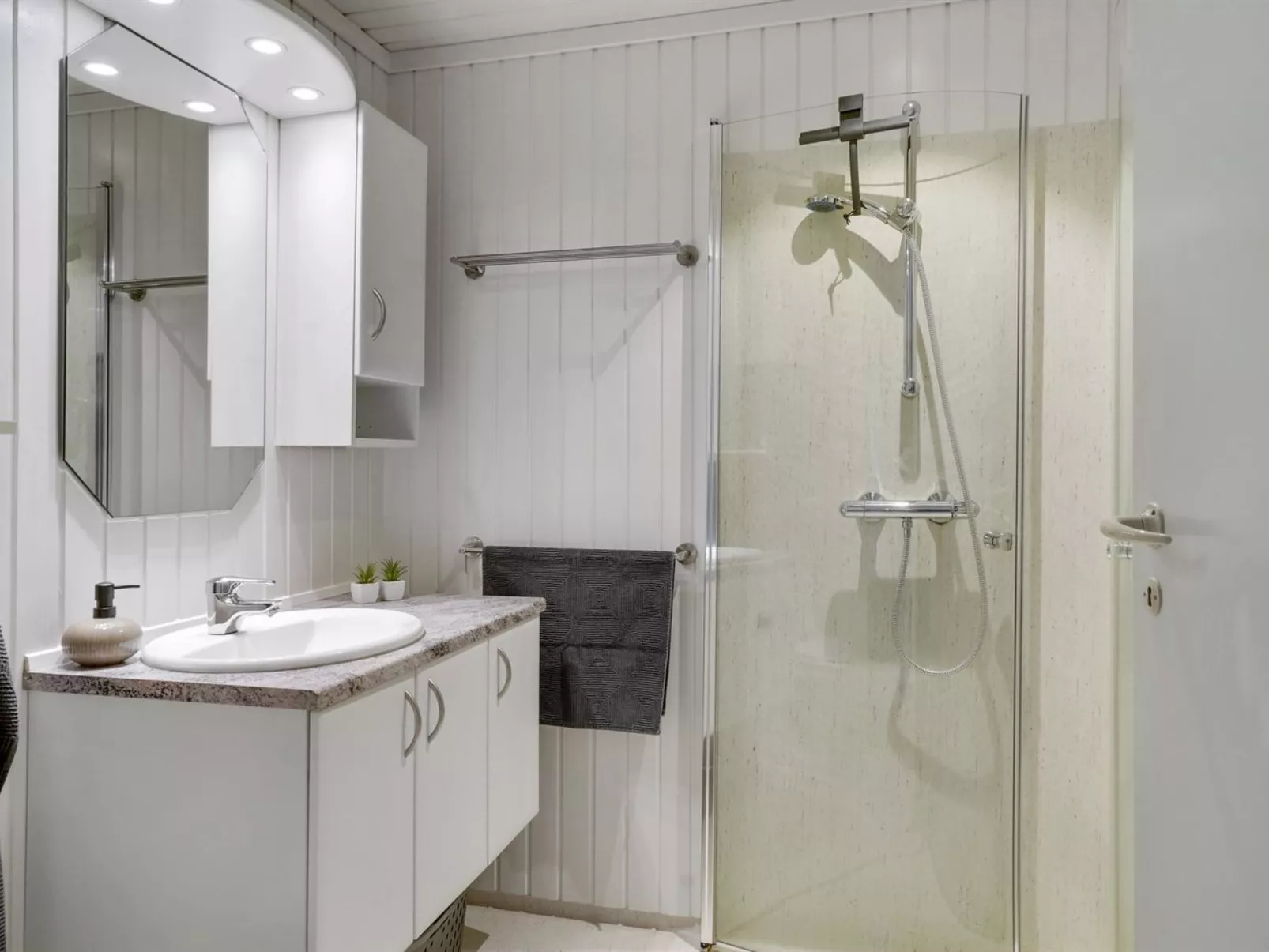 "Elevus" - 10m from the sea-Binnen