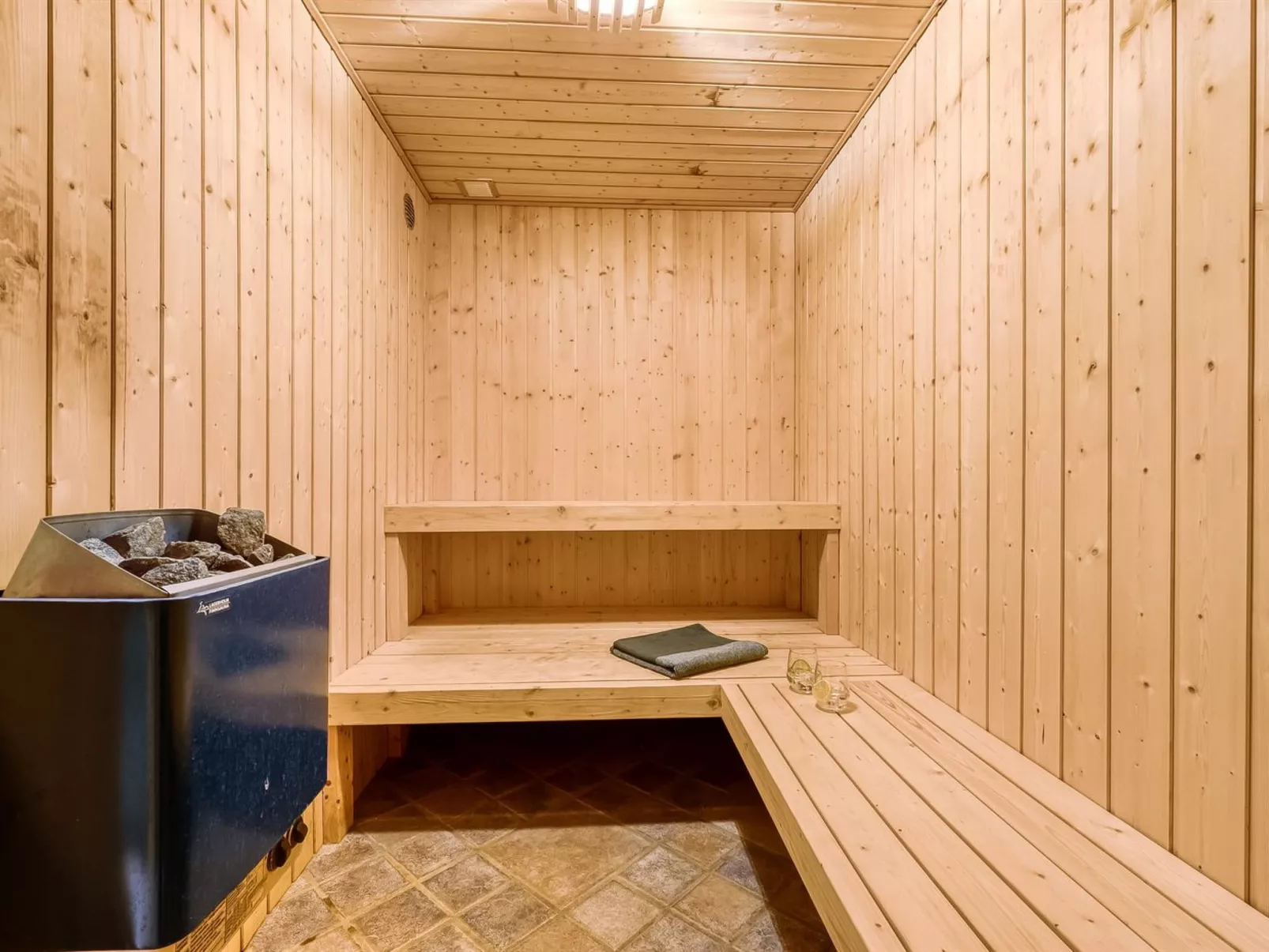 "Ginny" - 300m to the fjord-Binnen