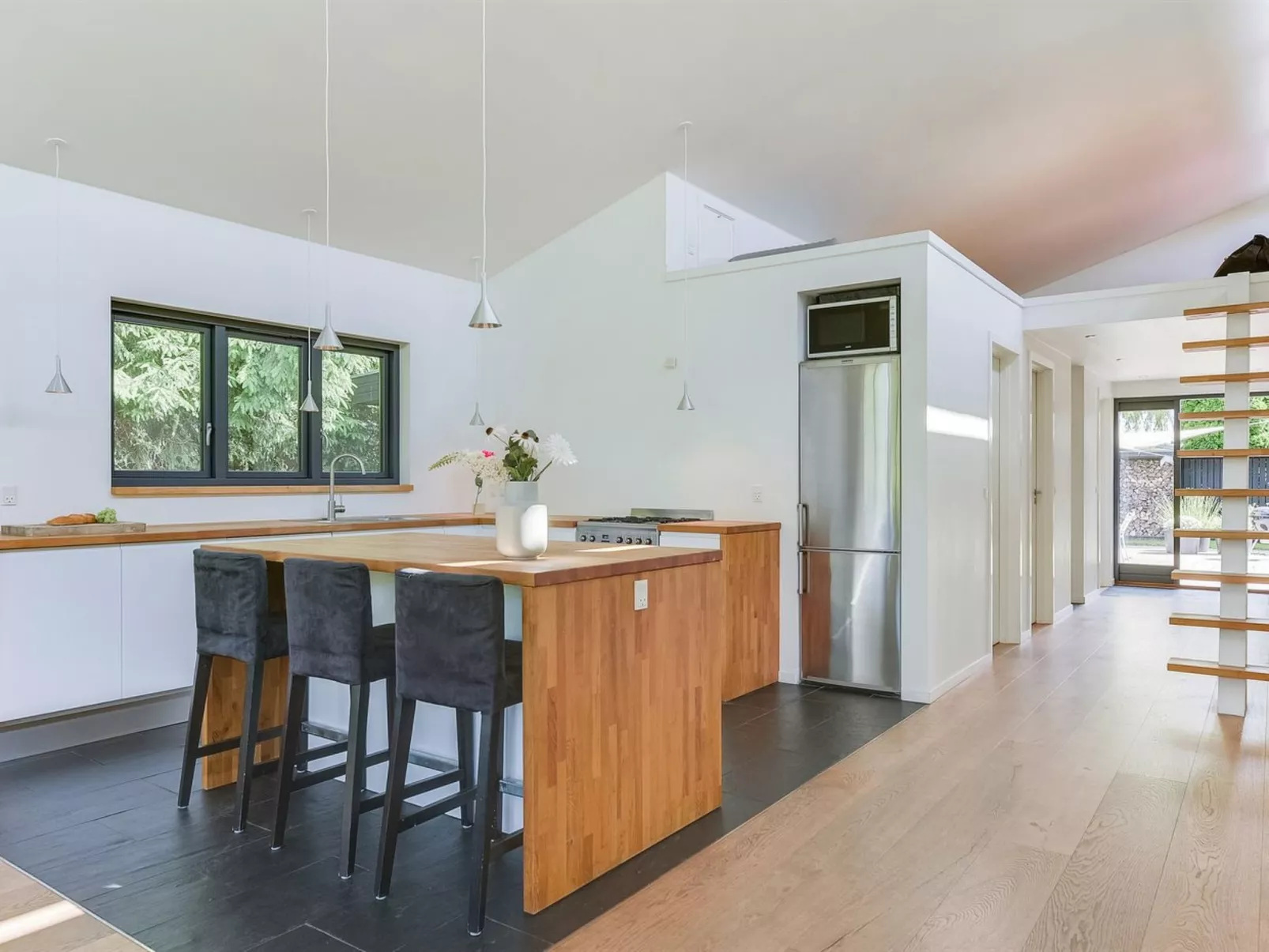 "Pavle" - 700m from the sea-Binnen