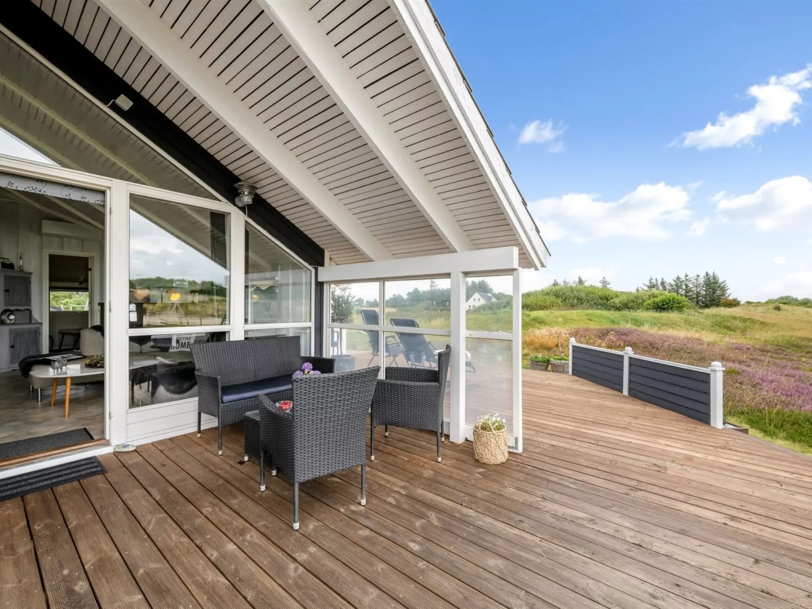 "Cyrill" - 250m to the fjord-Buiten