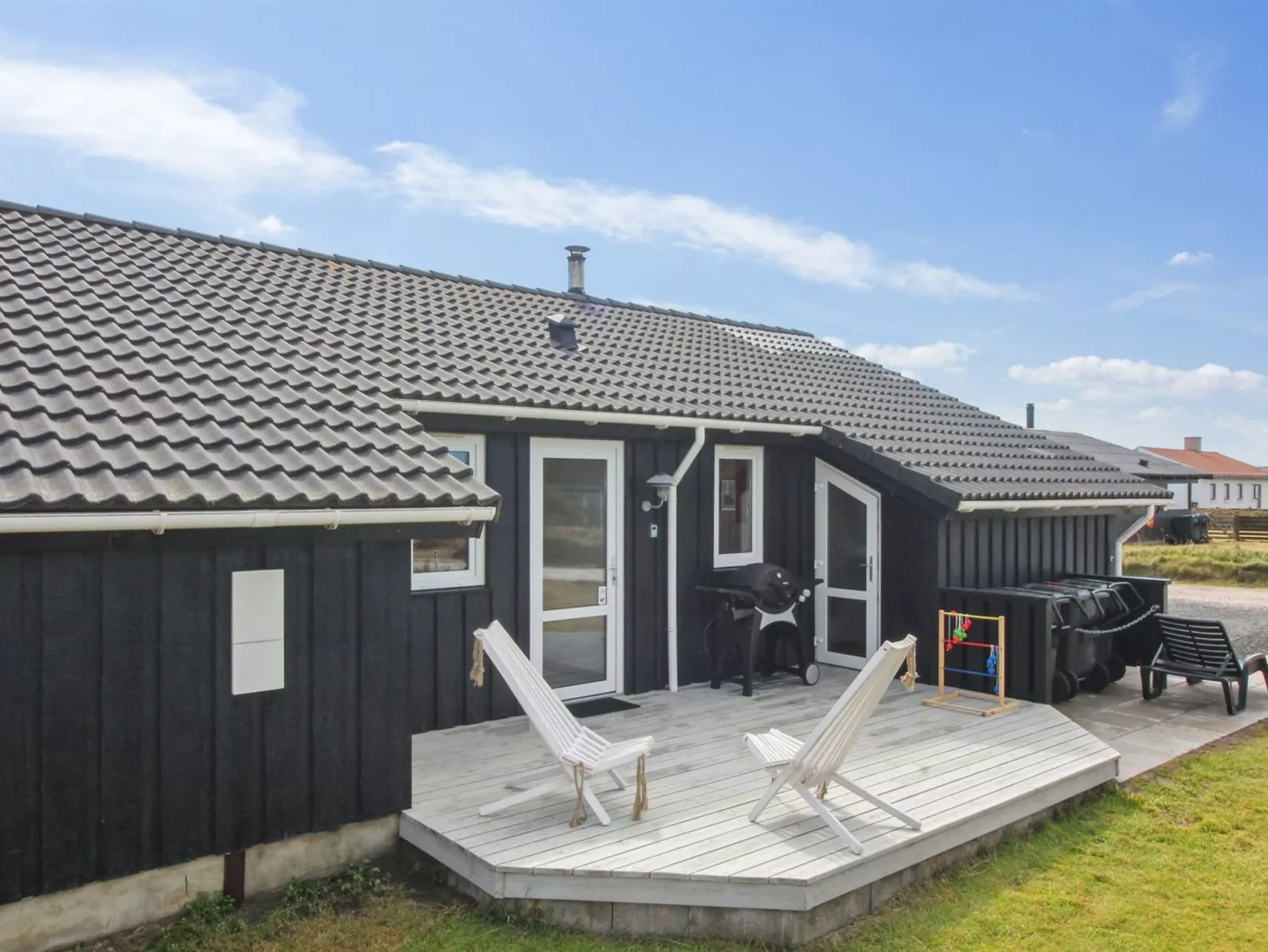 "Eyvin" - 100m from the sea-Buiten