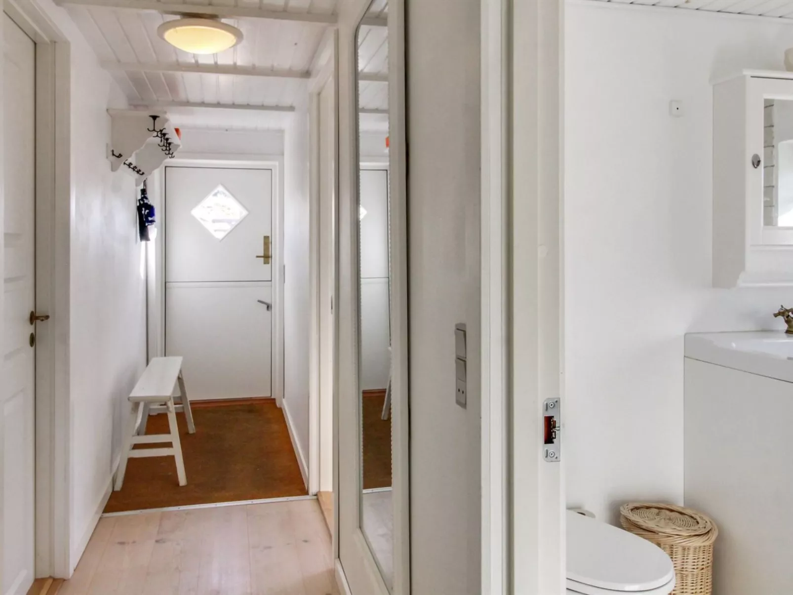 "Iivari" - 1.5km from the sea-Binnen