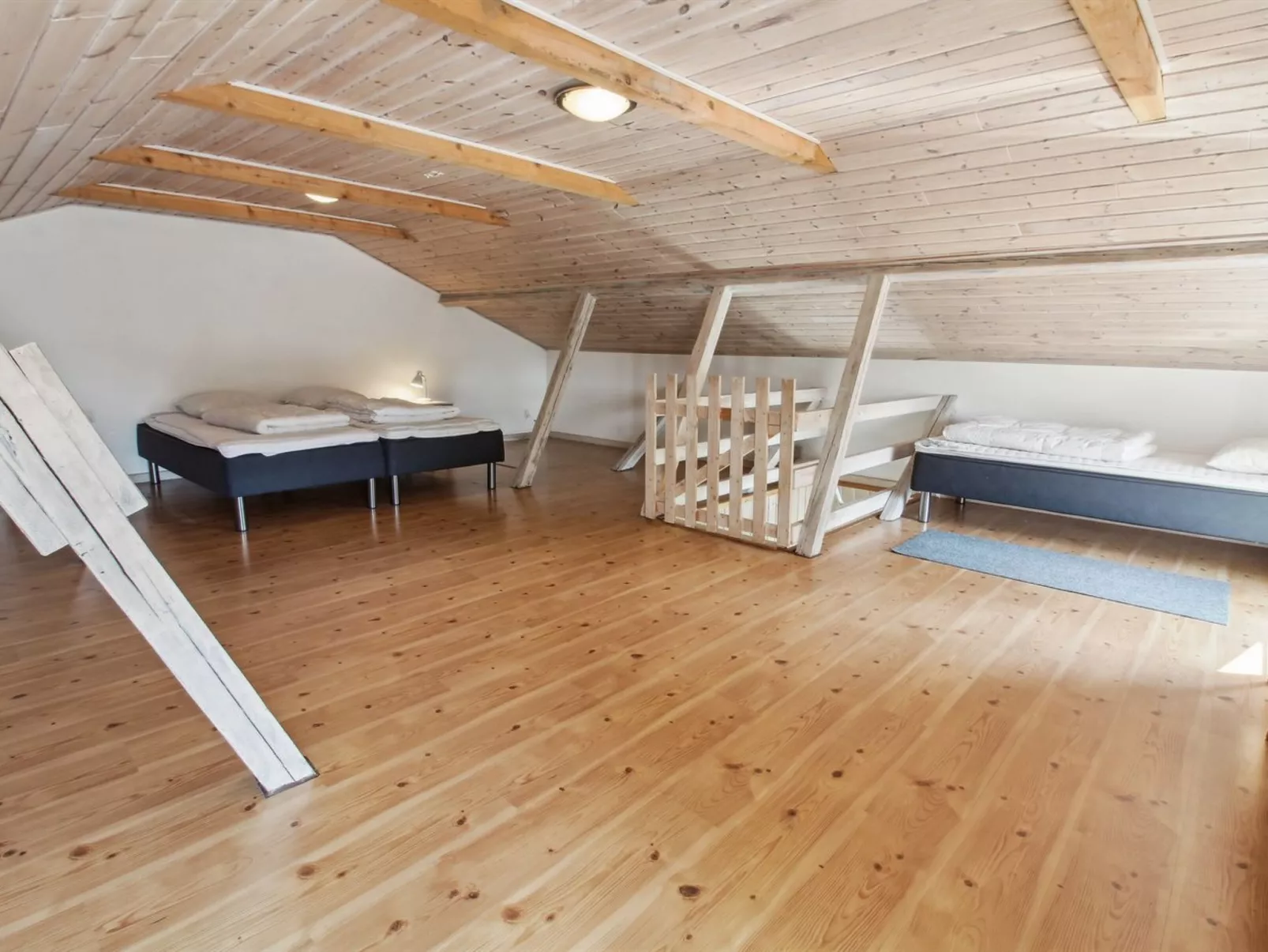 "Rea" - 5km from the sea-Binnen