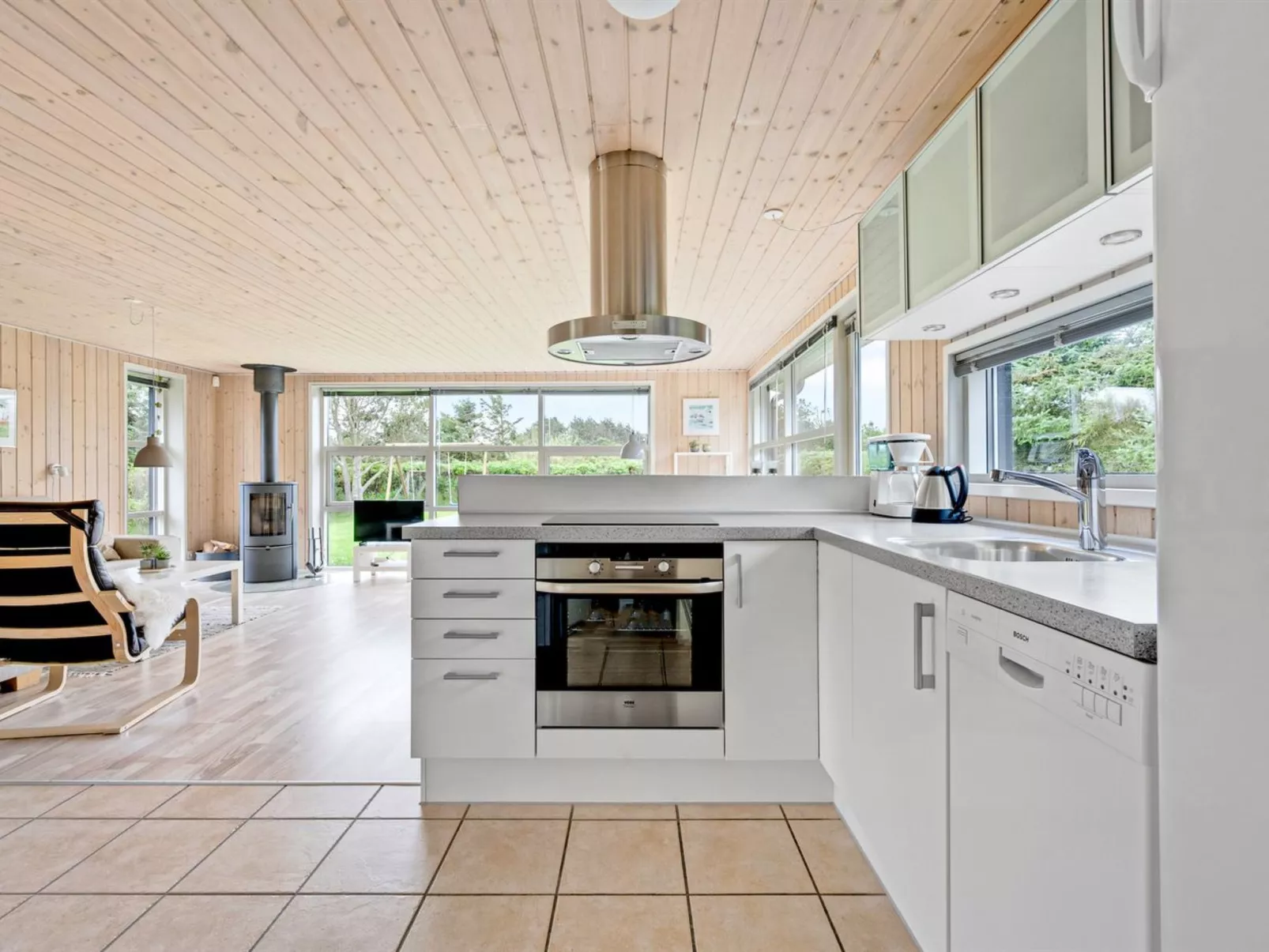 "Into" - 400m from the sea-Binnen