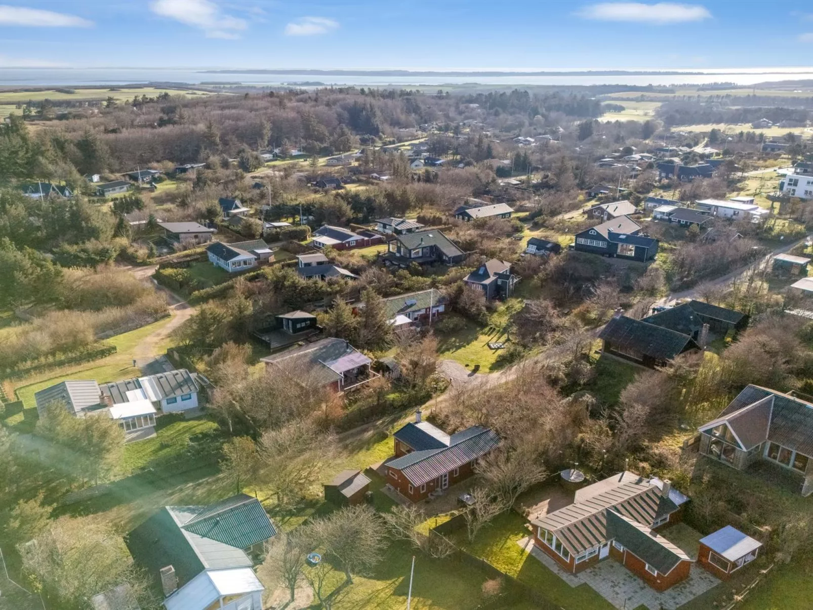 "Alpi" - 250m to the fjord-Buiten