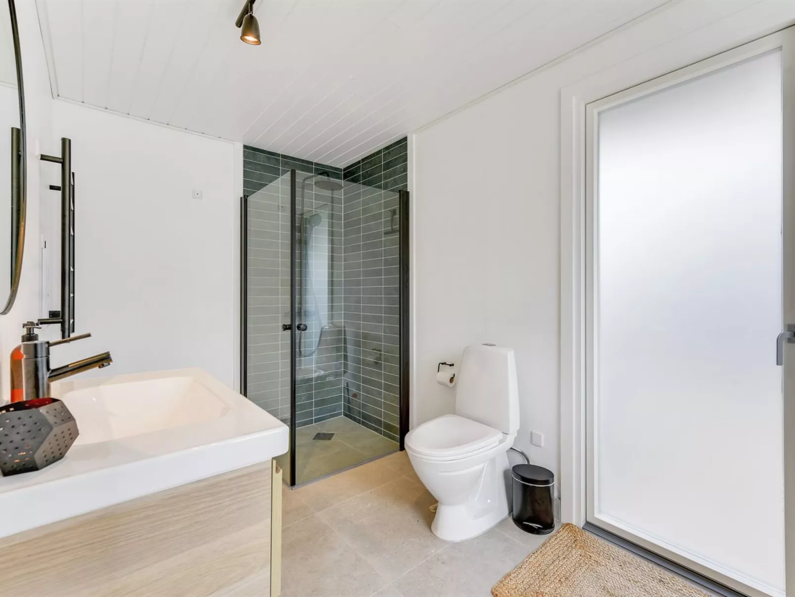 "Doreen" -  from the sea-Binnen