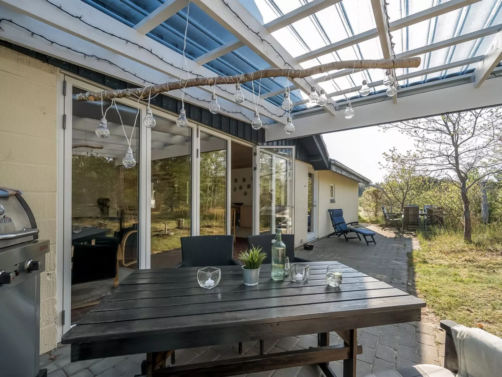 "Mirva" - 800m to the fjord-Buiten