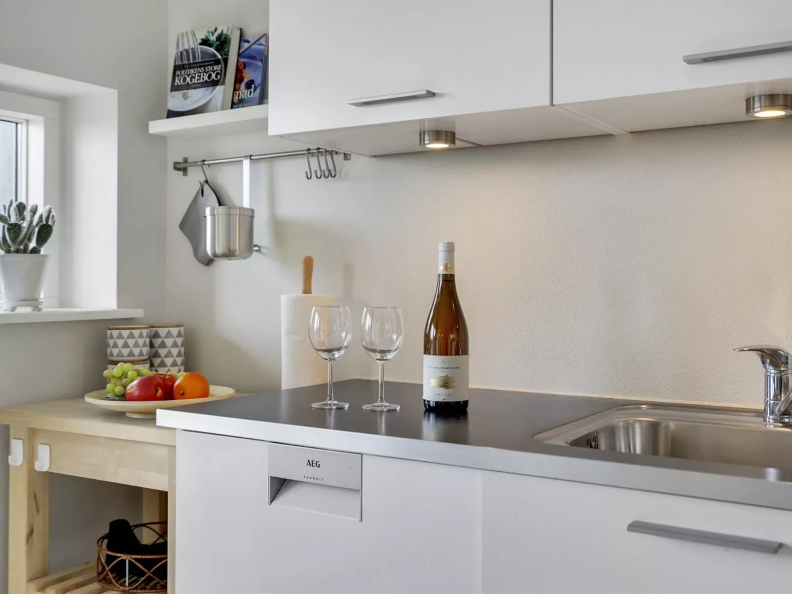 "Katharine" - 600m from the sea-Binnen