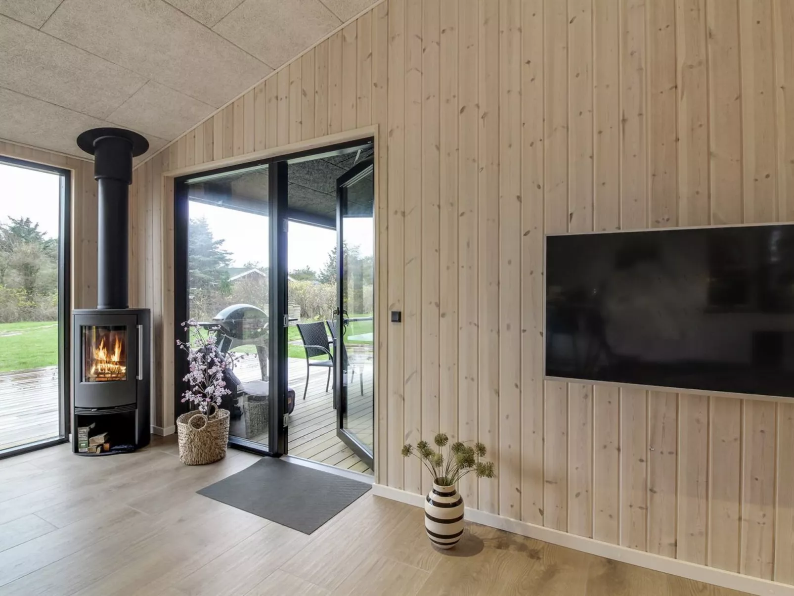 "Tatania" - 800m from the sea-Binnen