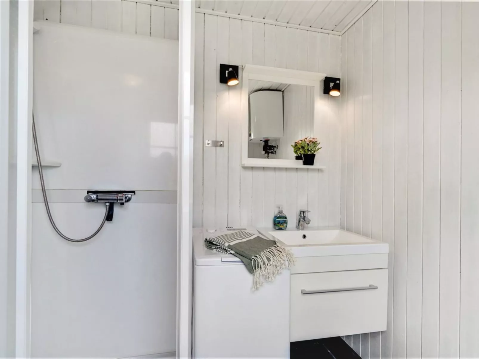 "Maikel" - 900m from the sea-Binnen