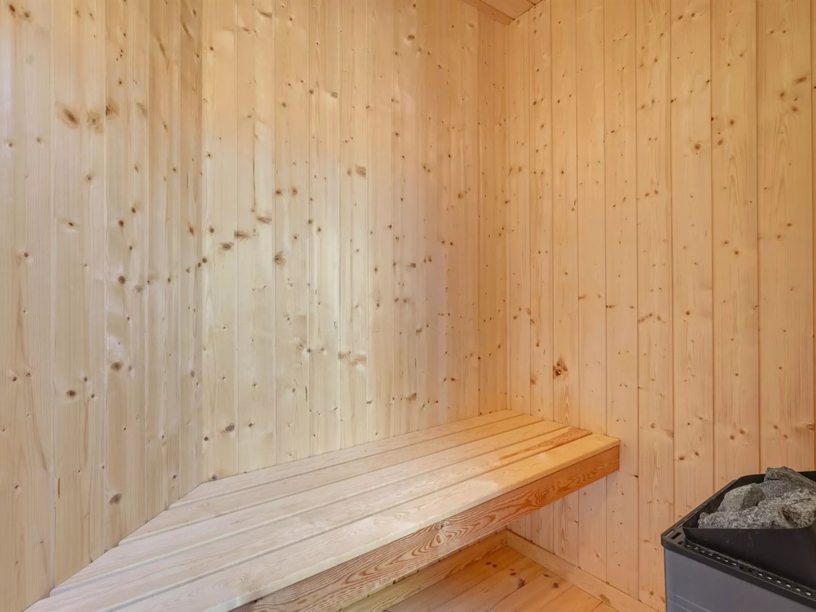 "Hellena" - 90m from the sea-Binnen