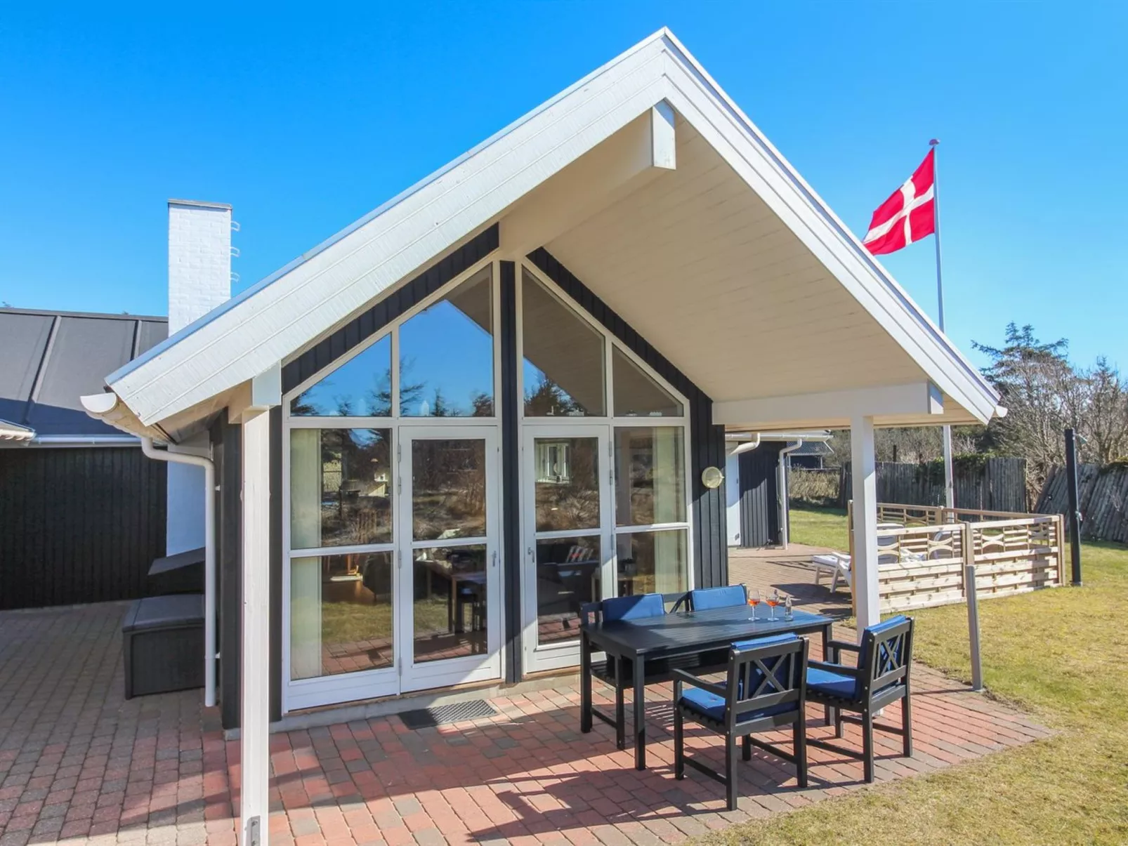 "Tilda" - 275m from the sea-Buiten