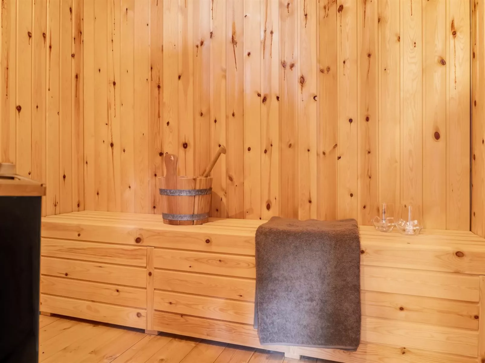 "Aja" - 900m from the sea-Binnen