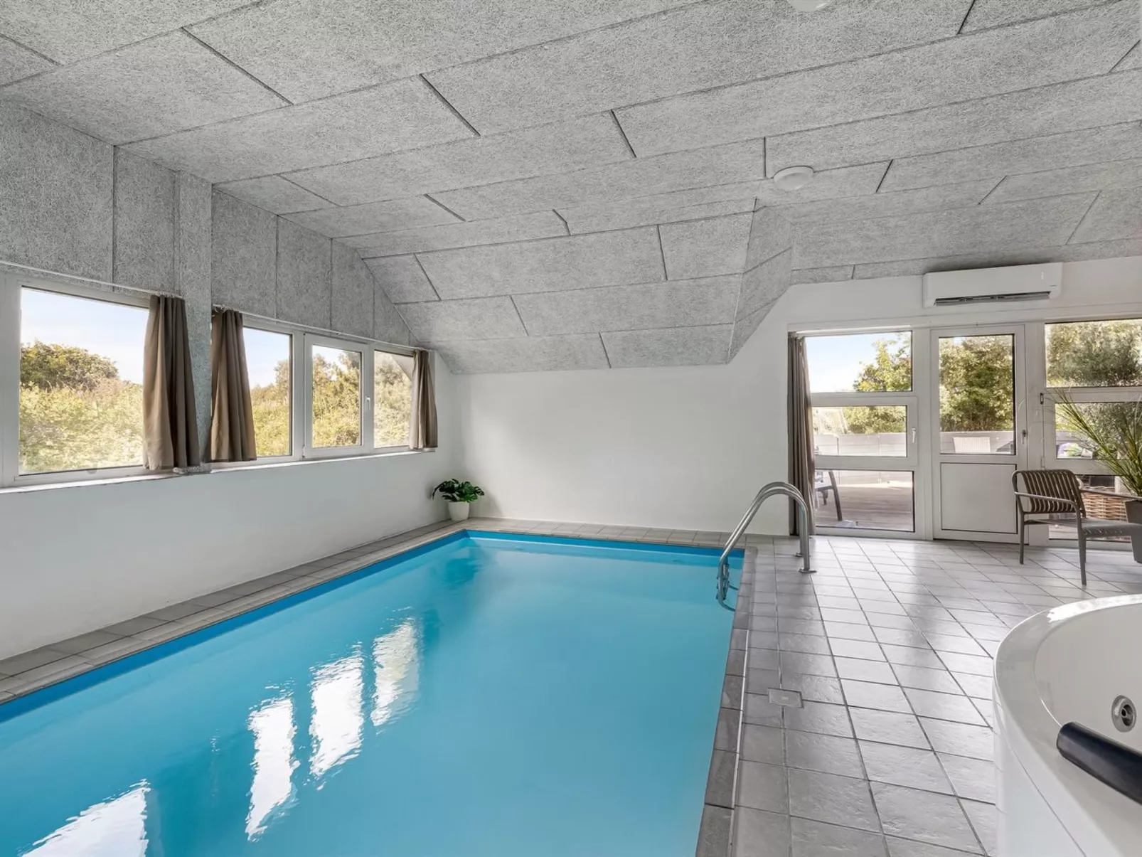 "Sylvi" - 1.7km from the sea-Buiten