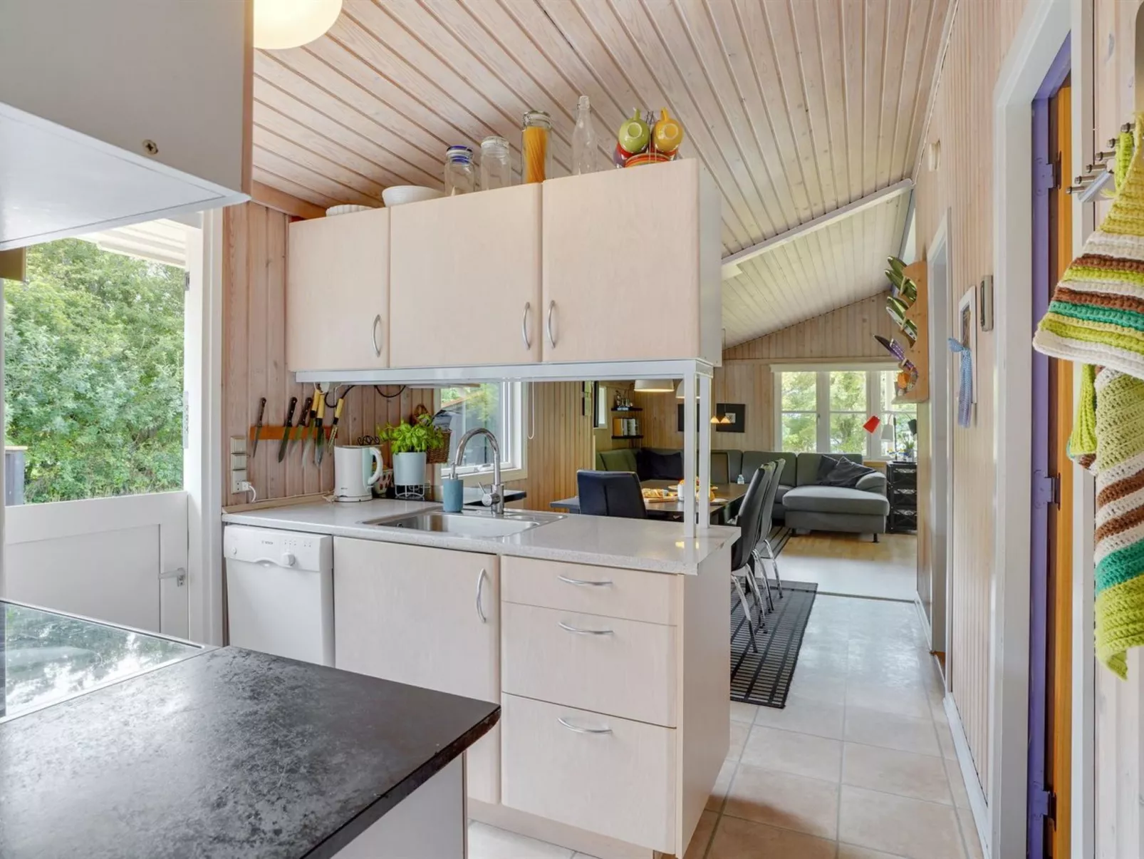 "Dali" - 400m to the fjord-Binnen