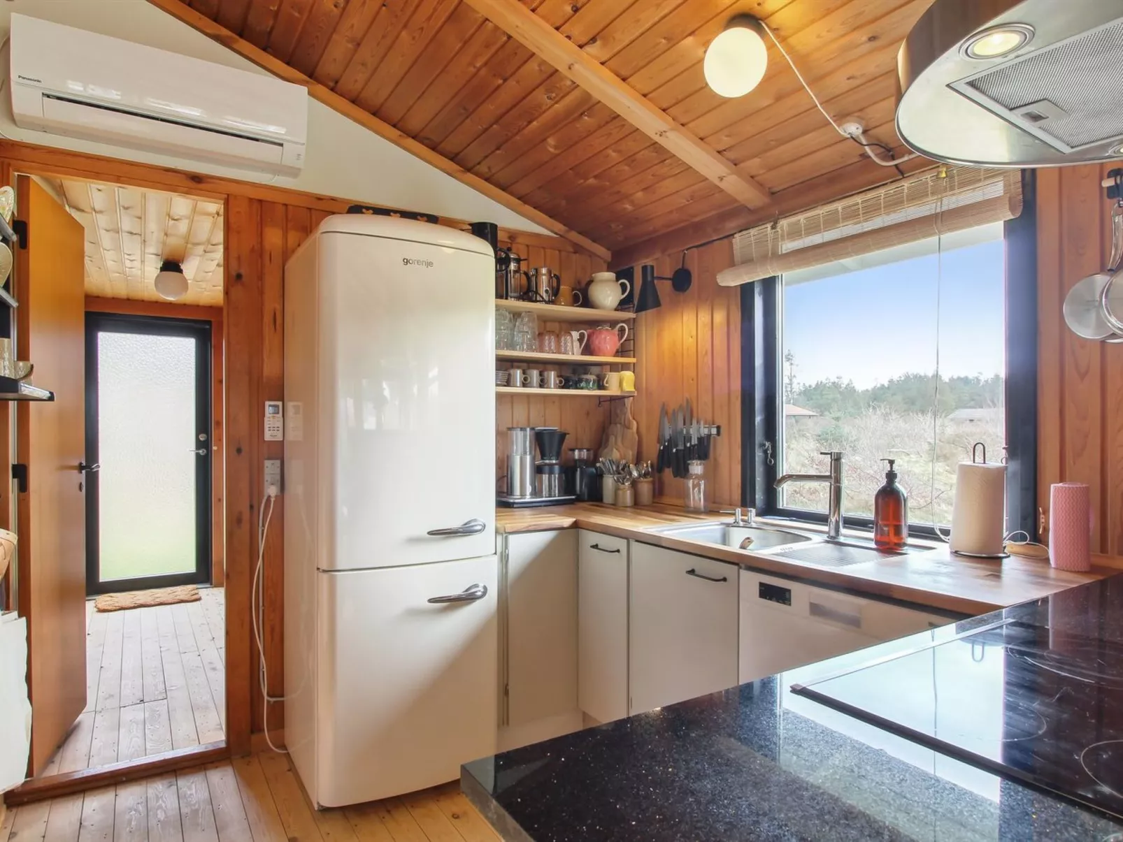 "Nestori" - 950m from the sea-Binnen