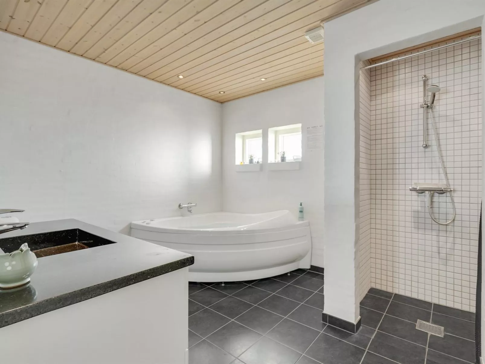 "Fengur" - 330m from the sea-Binnen