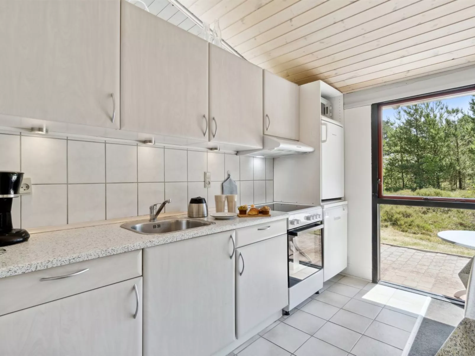 "Nila" - 750m from the sea-Binnen