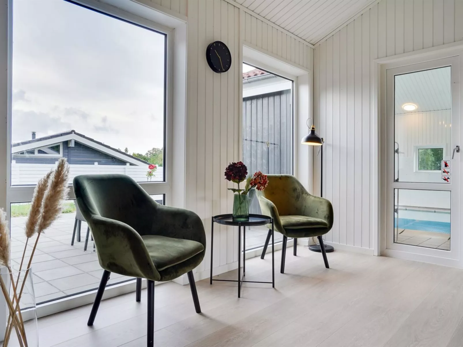 "Bjarki" - 800m from the sea-Binnen