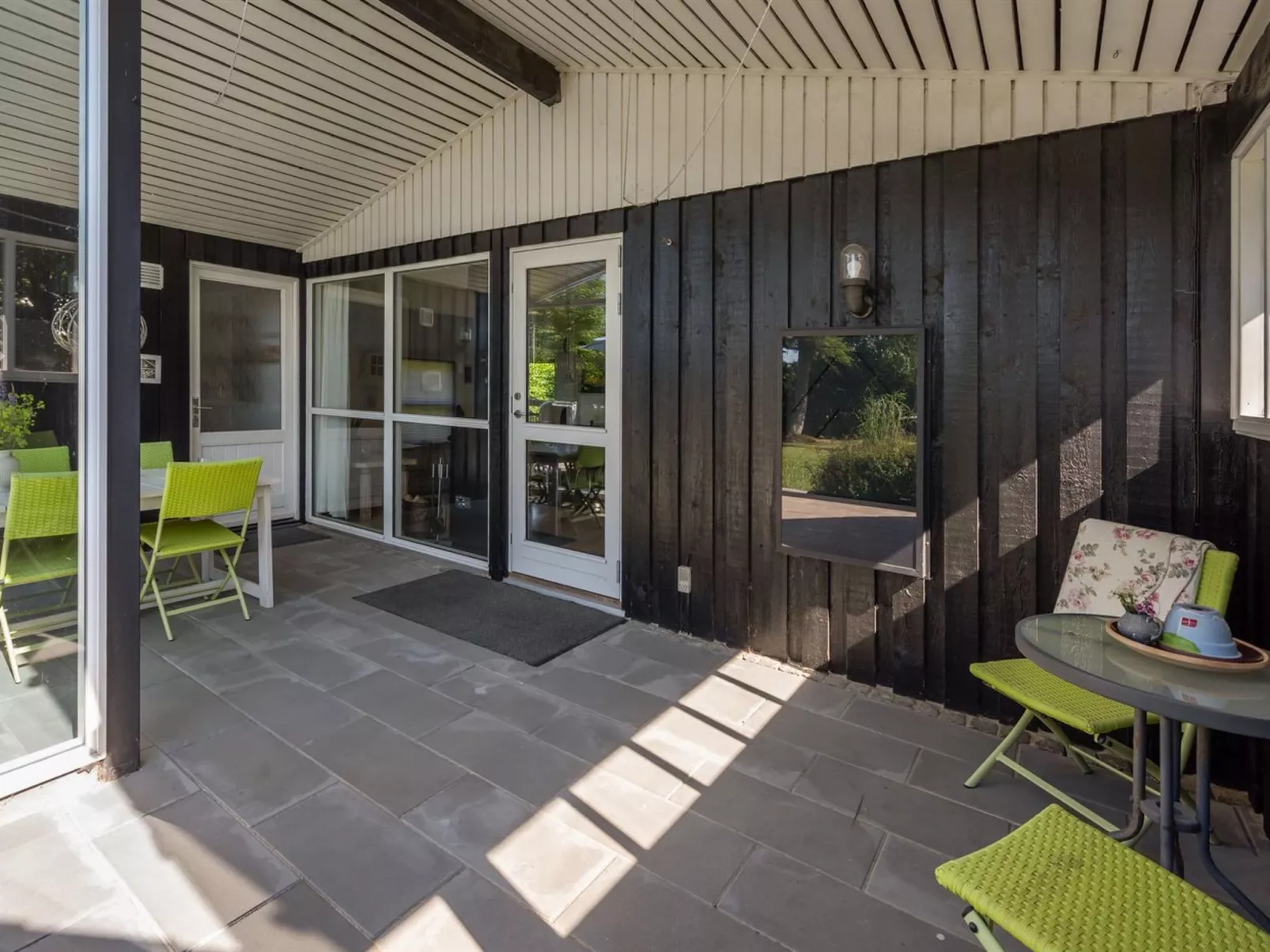 "Raisa" - 200m to the fjord-Buiten