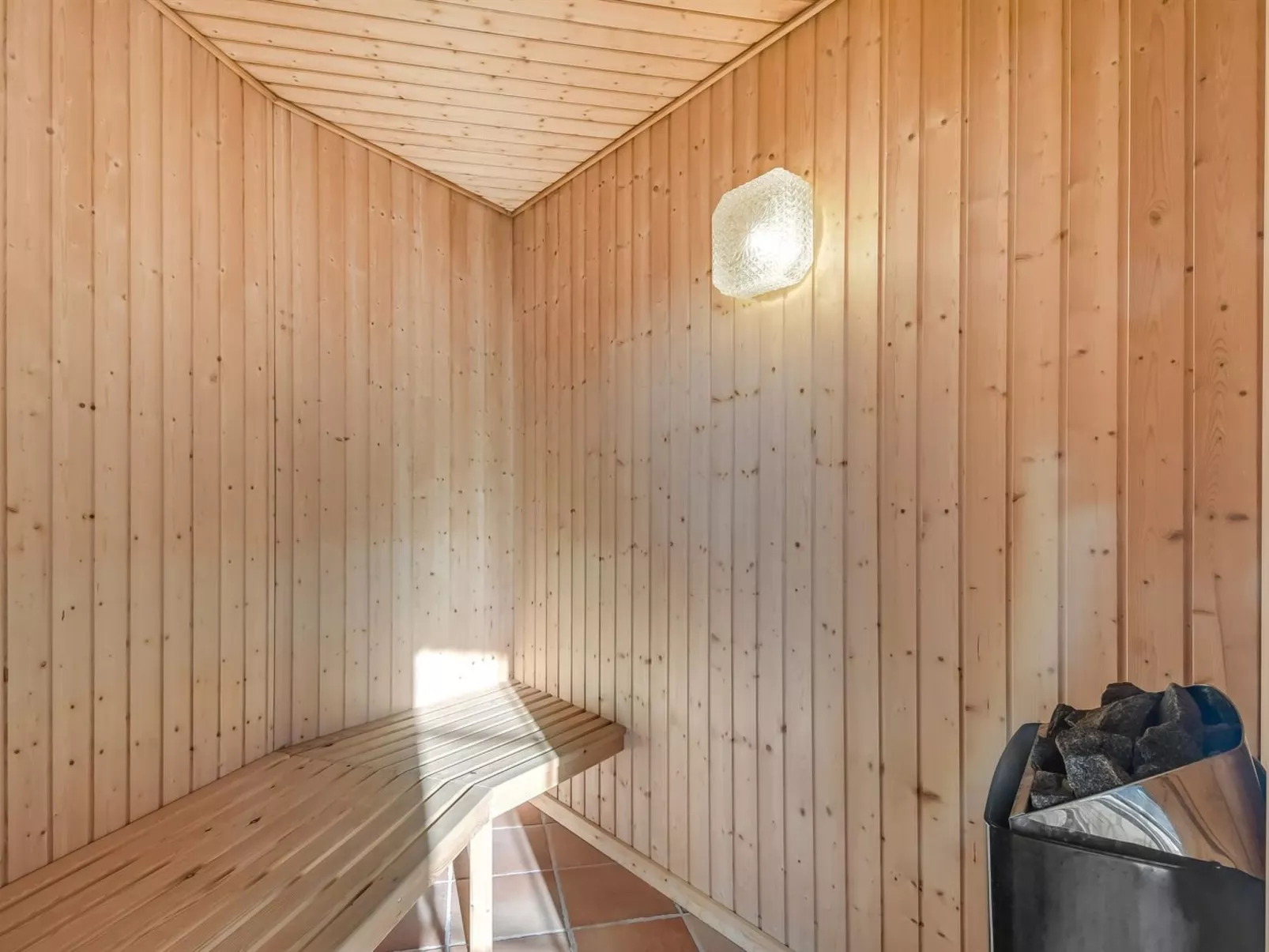 "Ingmund" - 2km from the sea-Binnen