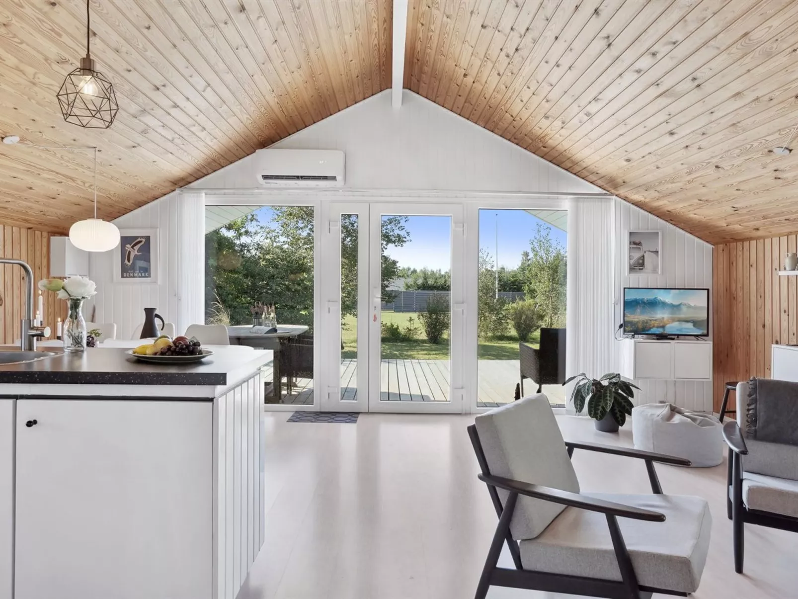 "Aderice" - 1km from the sea-Binnen