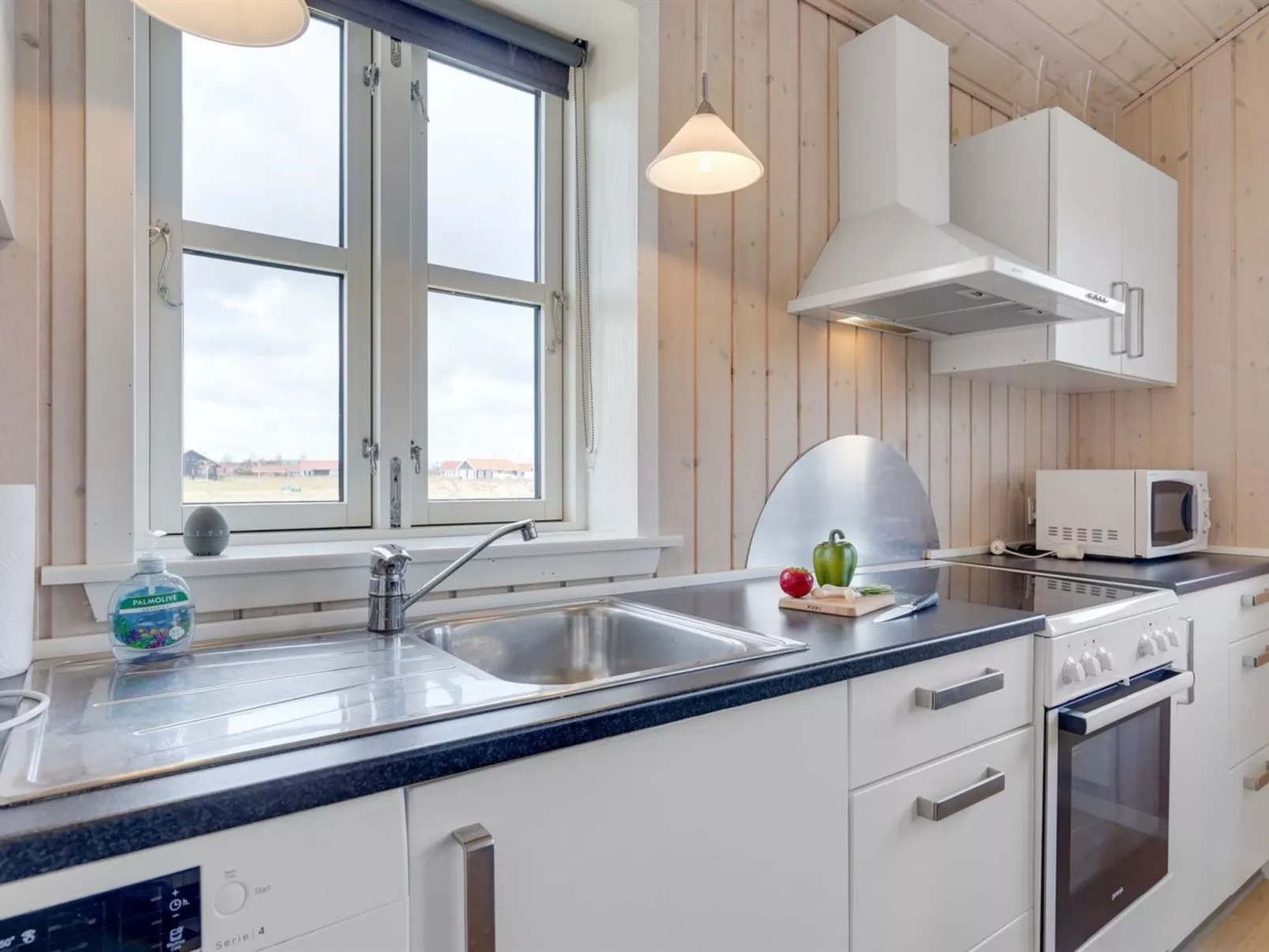 "Evin" - 800m from the sea-Binnen