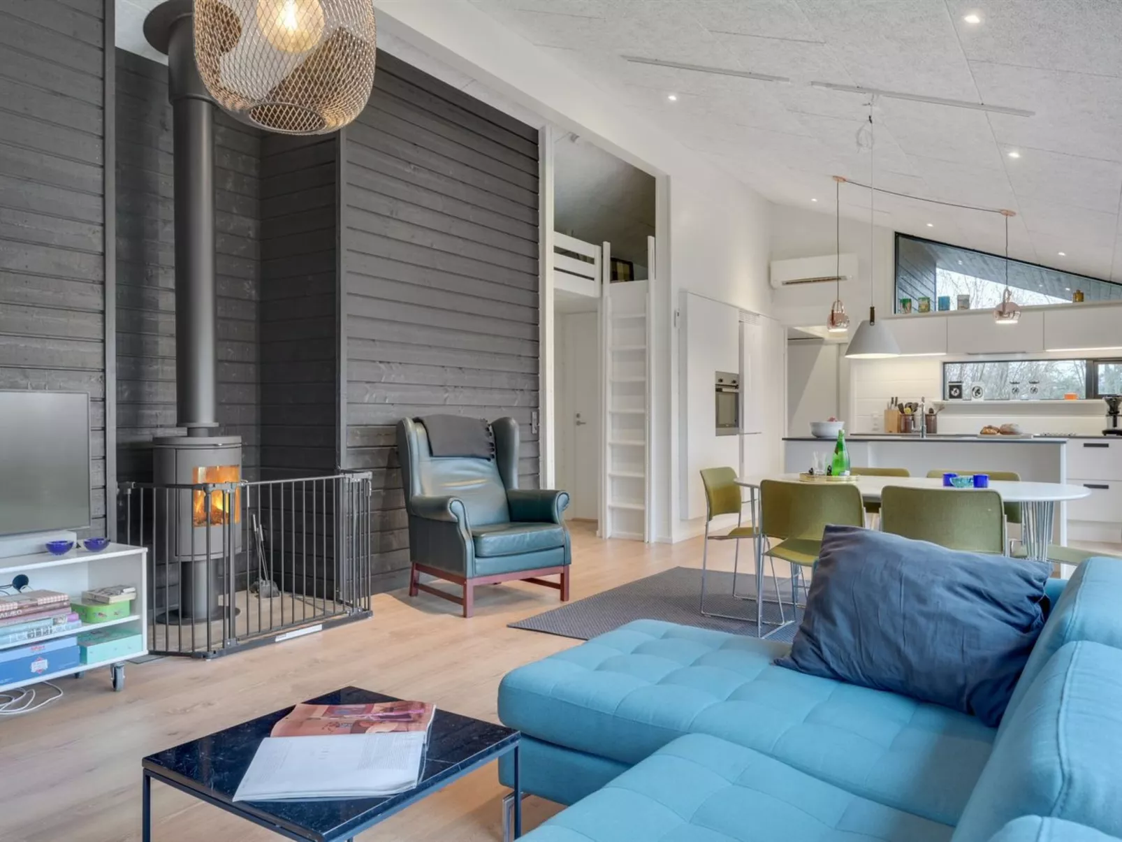 "Ilvy" - 850m from the sea-Binnen