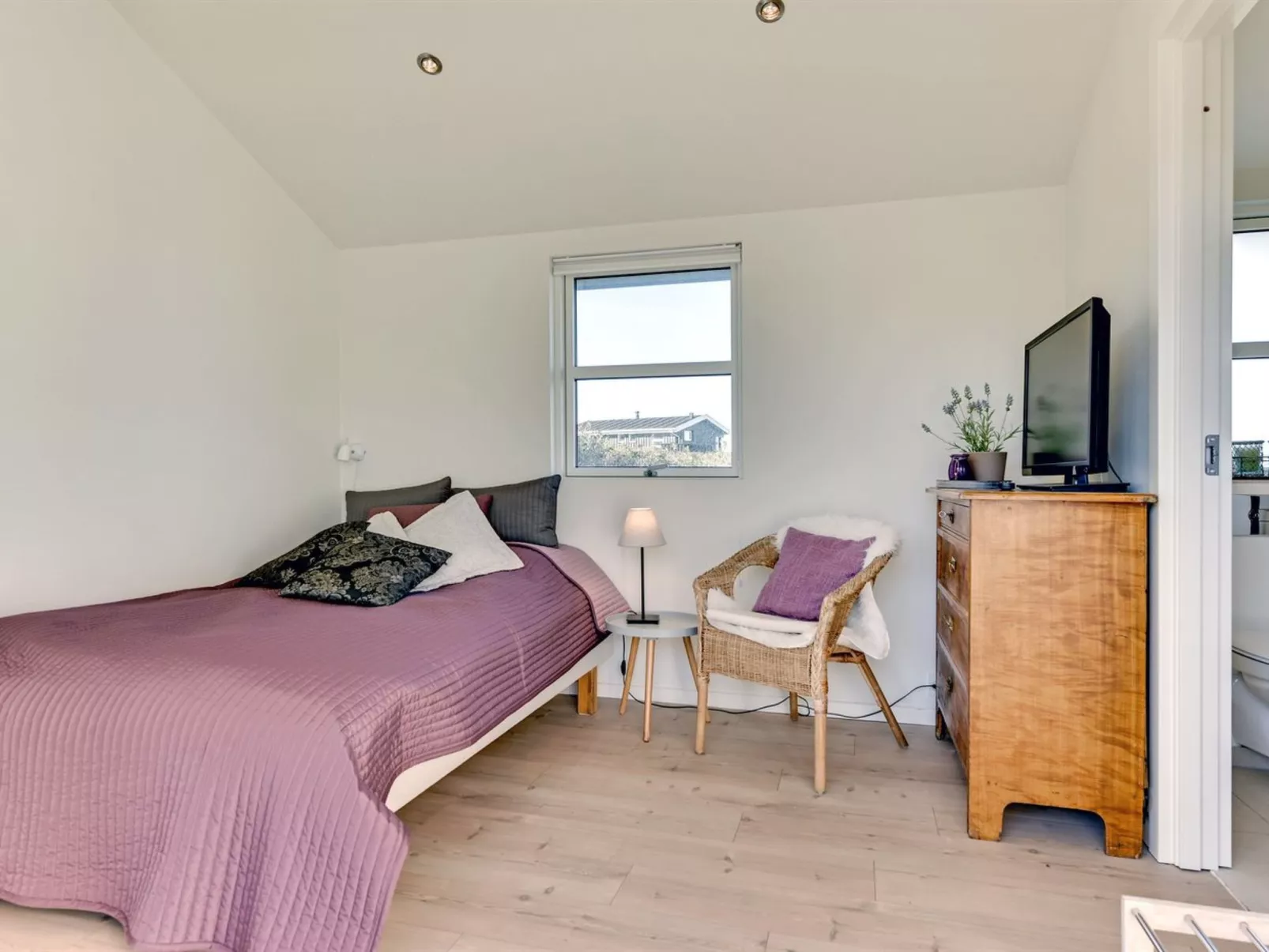 "Dimka" - 300m from the sea-Binnen