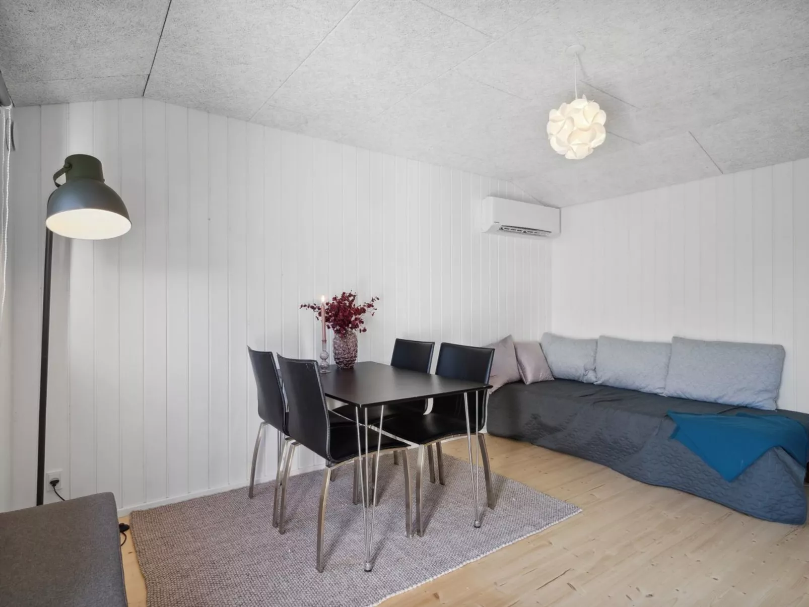 "Self" - 400m to the fjord-Binnen