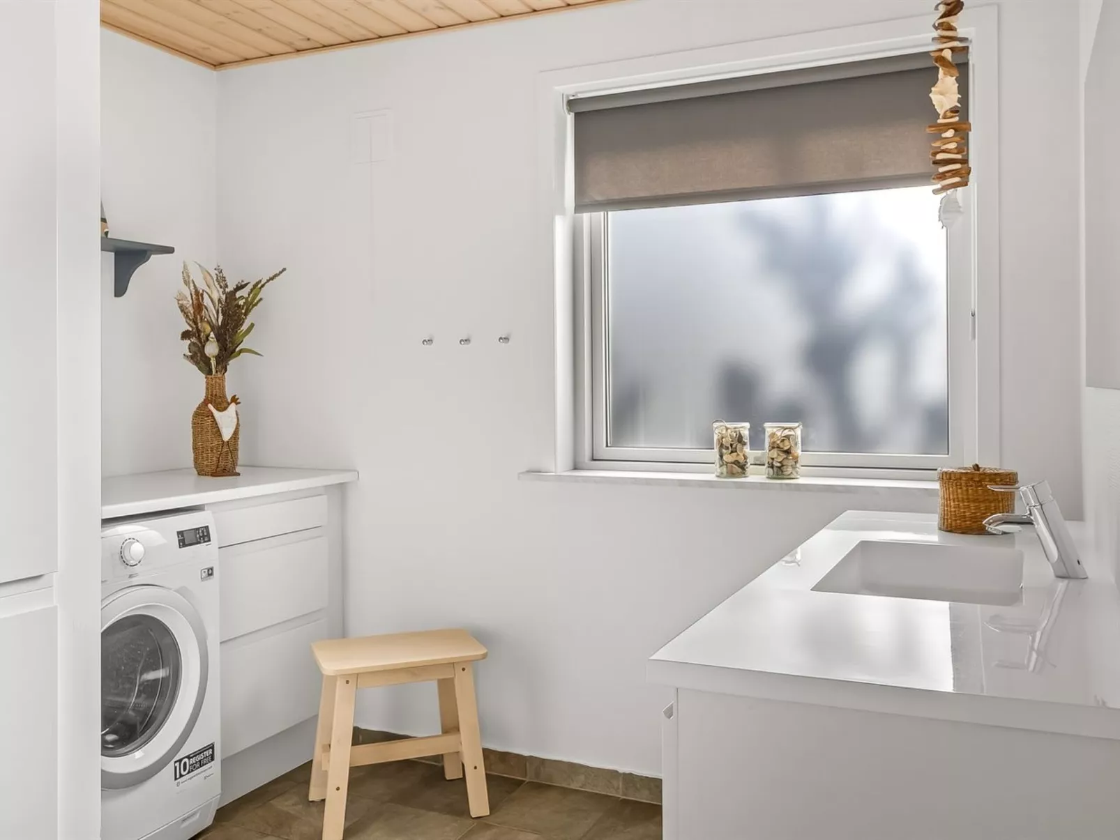 "Bjarka" - 2.9km from the sea-Binnen