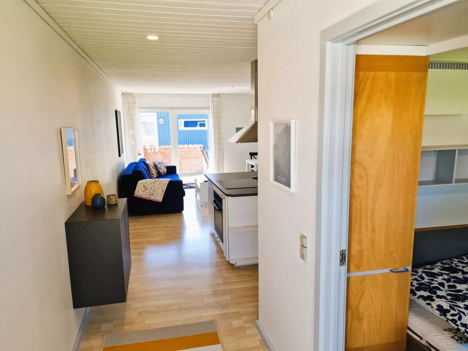 "Emira" - 50m from the sea-Binnen