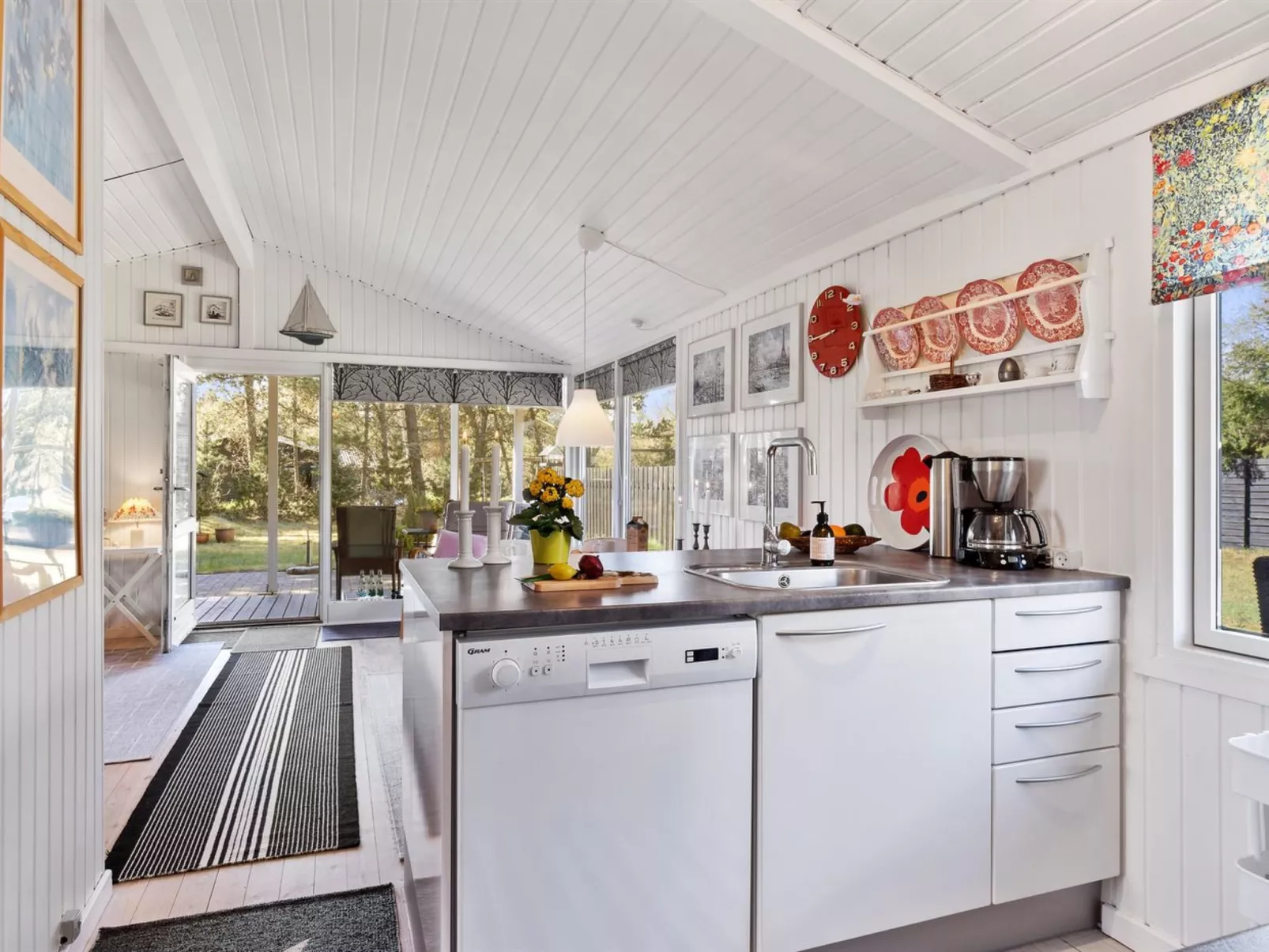 "Hellevi" -  from the sea-Binnen