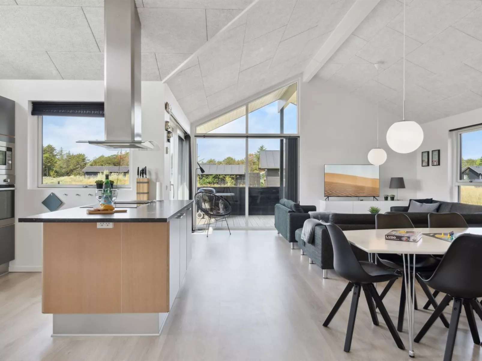 "Fader" - 950m from the sea-Binnen