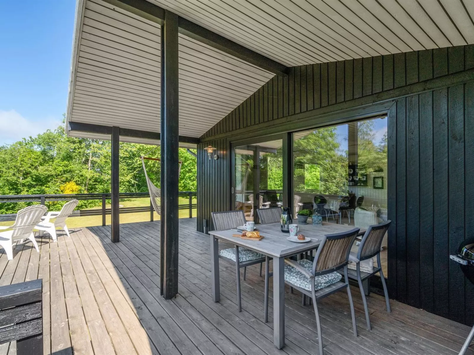 "Angantir" - 700m to the fjord-Buiten