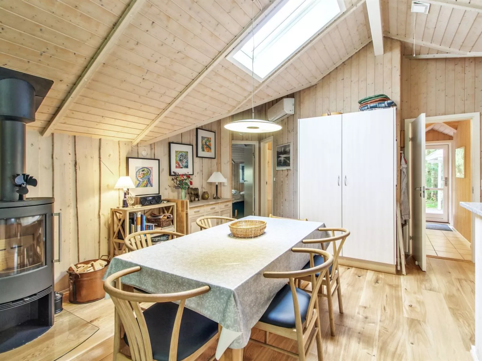 "Ellica" - 50km from the sea-Binnen