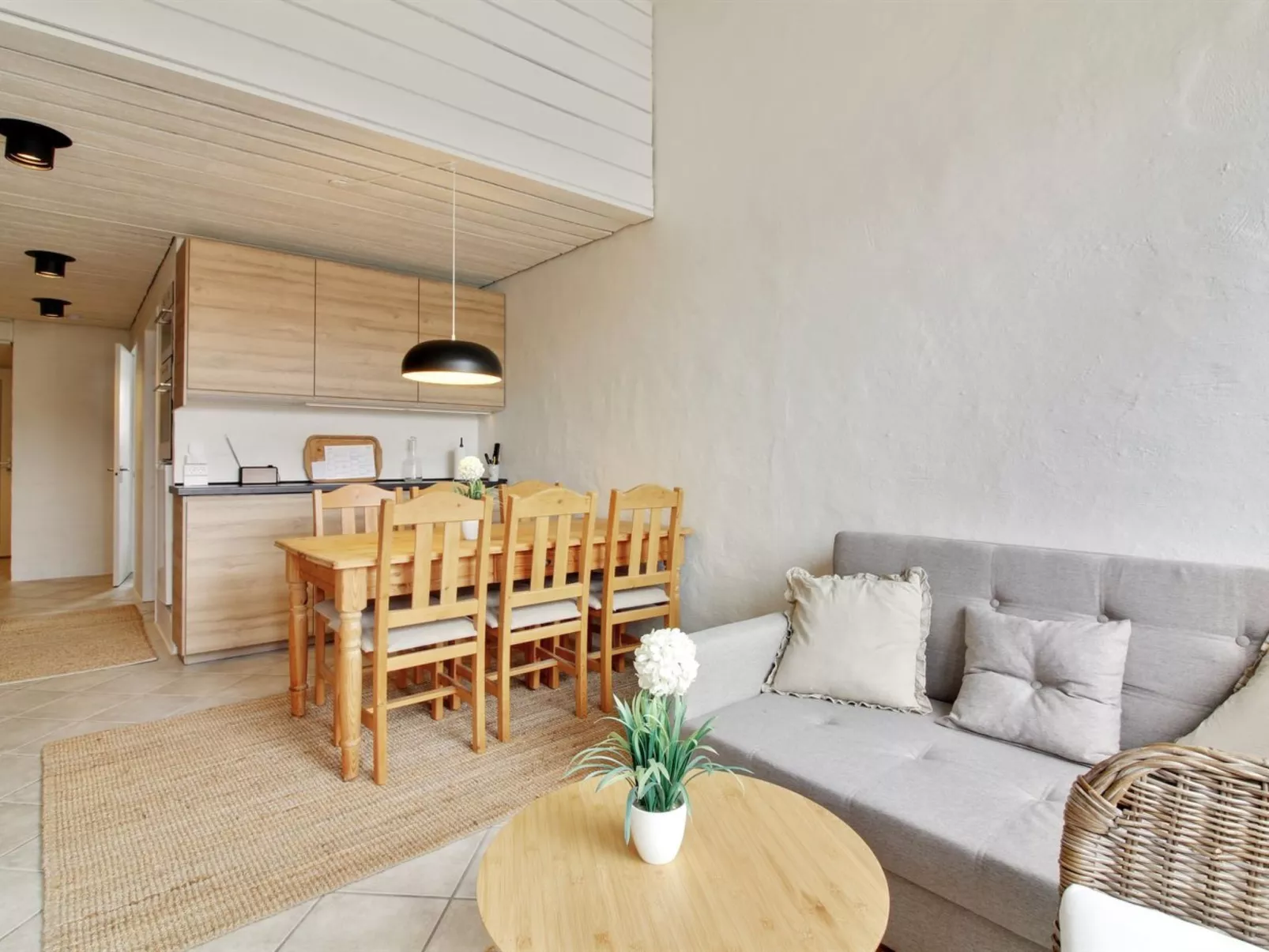 "Ulpu" - 500m from the sea - Binnen