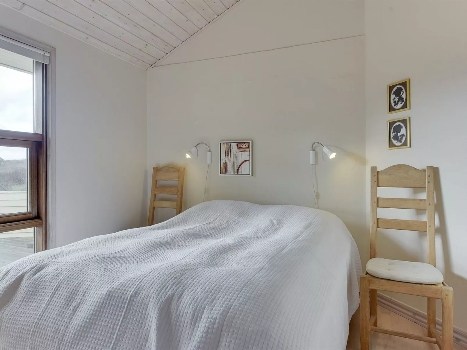 "Fam" - 300m from the sea-Binnen