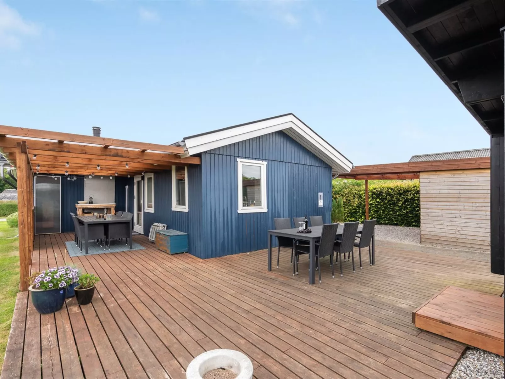 "Roar" - 500m from the sea-Buiten