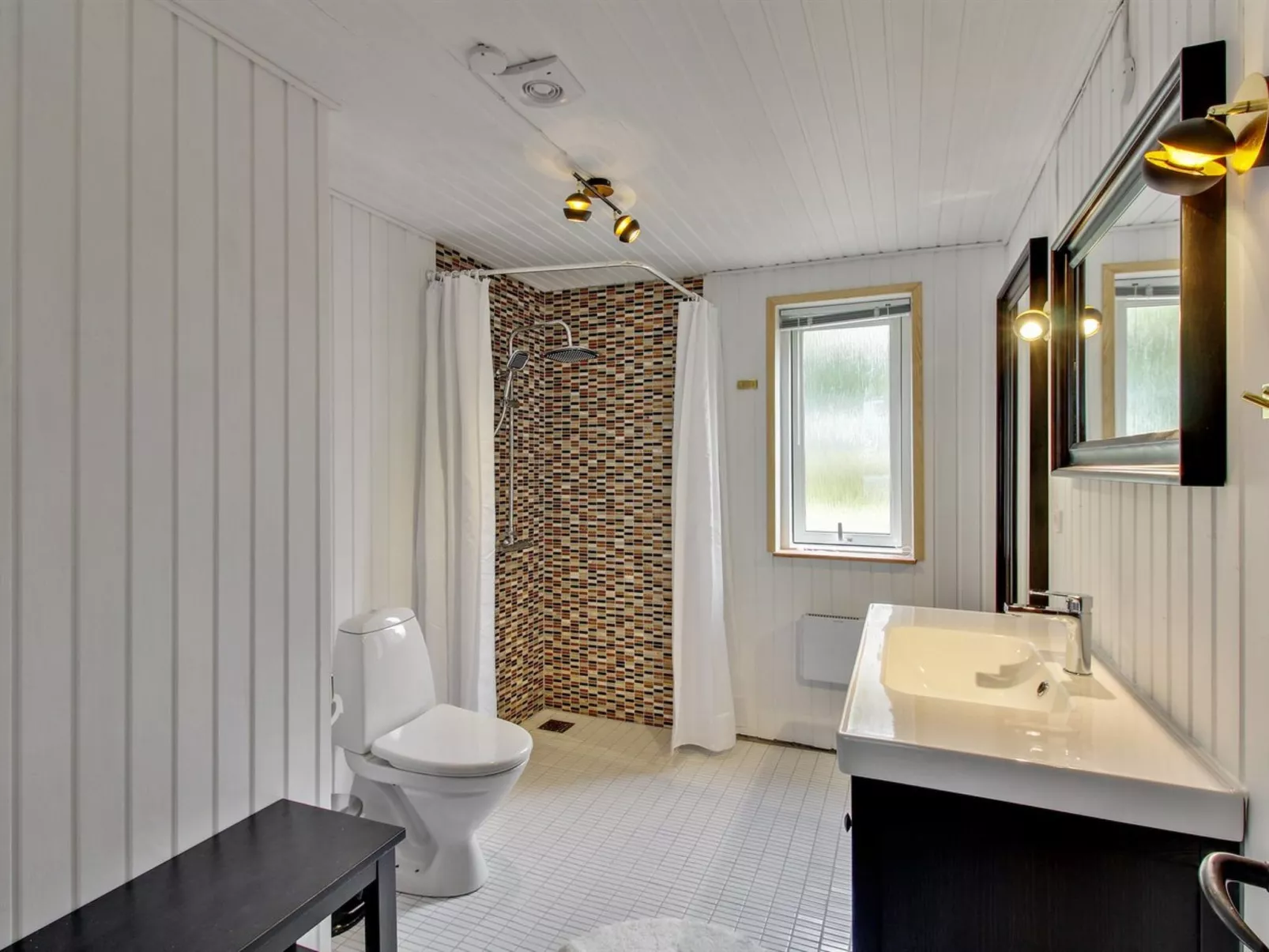 "Iver" - 600m to the fjord-Binnen