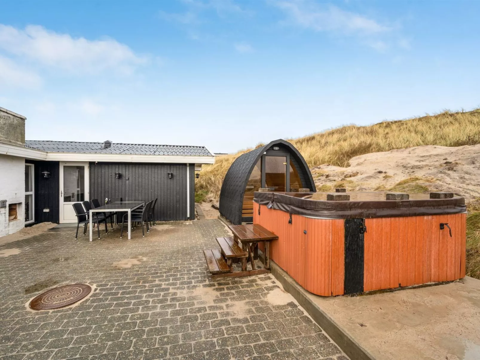 "Assa" -  from the sea-Buiten