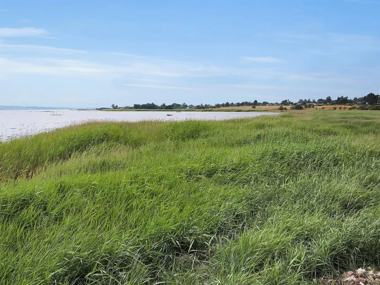 "Jeip" - 400m to the fjord-Buiten