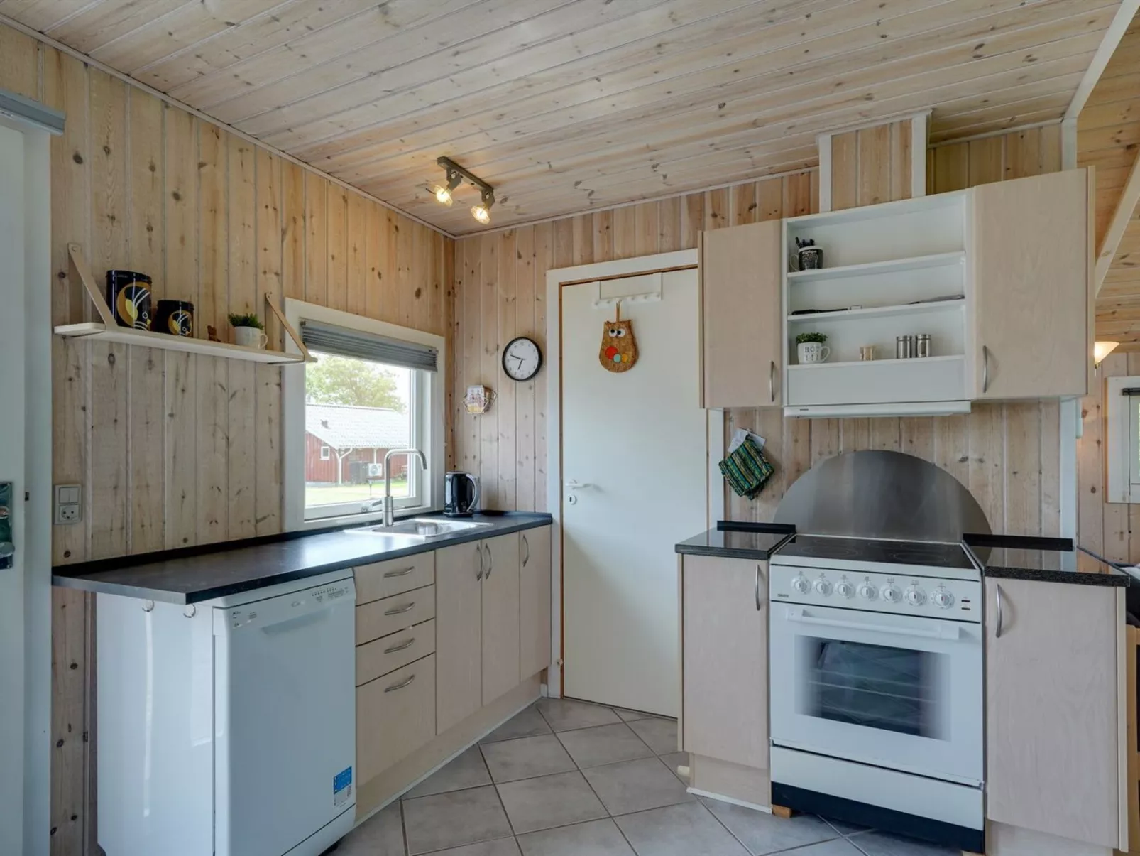 "Jarik" - 1.2km to the fjord-Binnen