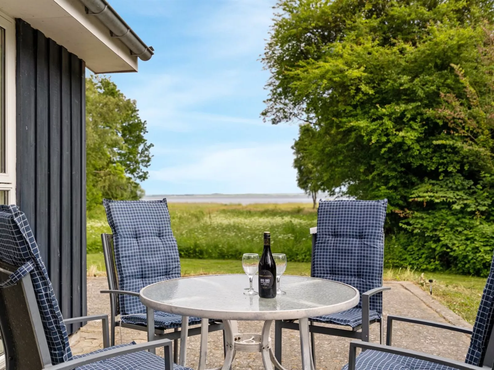 "Ødger" - 150m to the fjord-Buiten